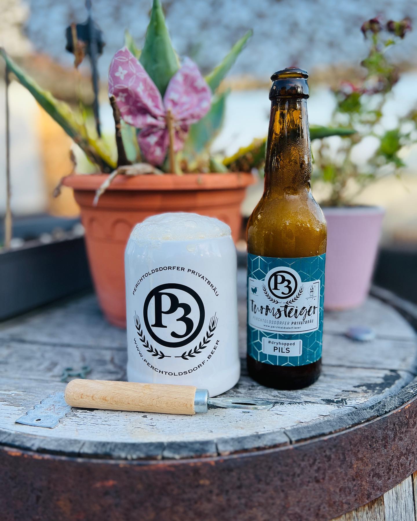 Bei diesen Temperaturen am besten aus dem Tonkrug! #p3bier #bierausperchtoldsdorf #beer #instabeer #beerstagram #beerfromaustria #perchtoldsdorf #craftbeer #elektrolyte #bier #birra